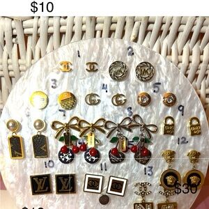 Elegant Gold and Black Earrings Set